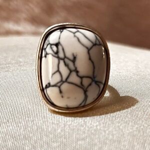 Elegant Silver and White Stone Ring (Howlite)